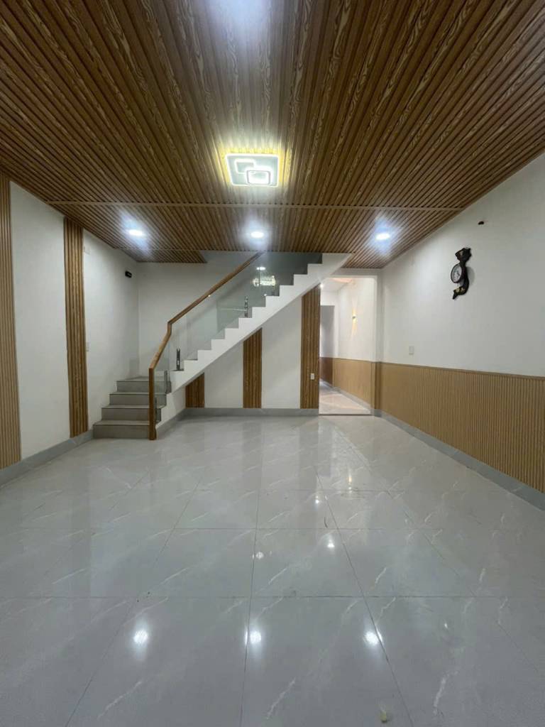Nhà Đường Nguyên Thị Tồn mặt tiền 12m vỉa hè rộng Đối diện Cty Pouchen