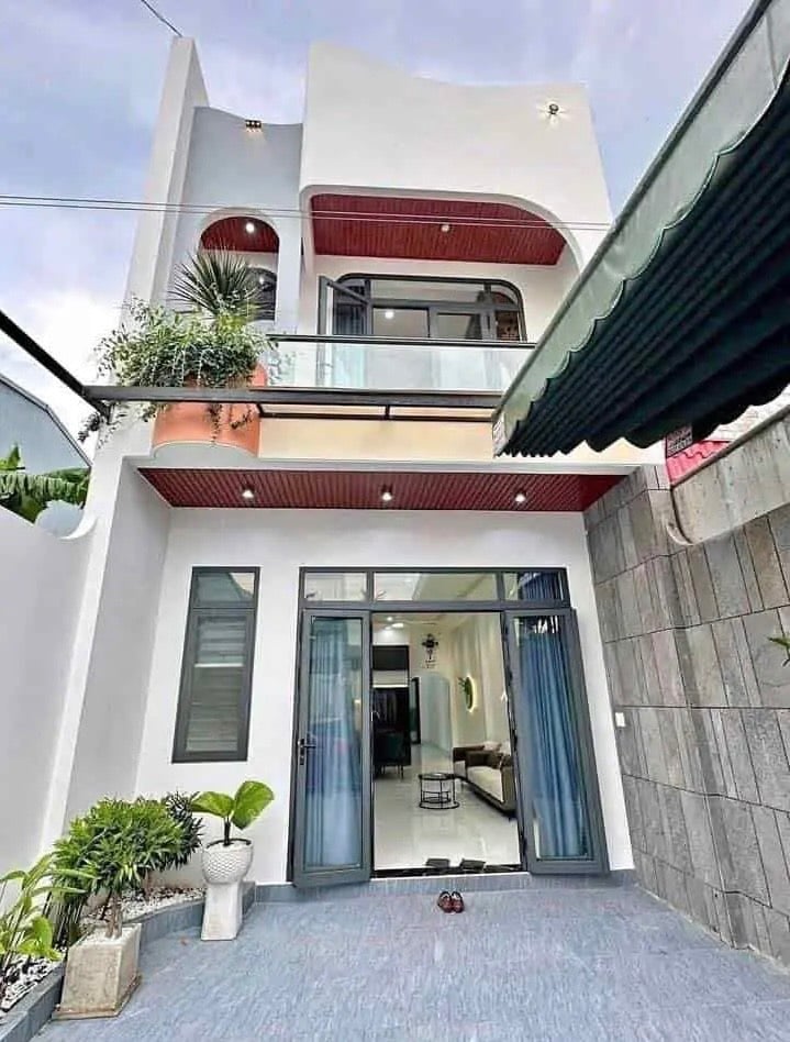 BÁN GẤP NHÀ PHỐ – KHU CẦU TRÀM – CẦN ĐƯỚC LONG AN – 97m² – GIÁ 2 TỶ3 SHR