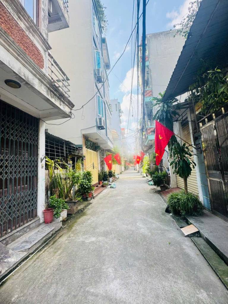 Bán Nhà Cạnh Trường Khương Đình – Gần Chỗ Để Ô Tô -Nội Thất Xịn Xò 41m2 x 5 Tầng
