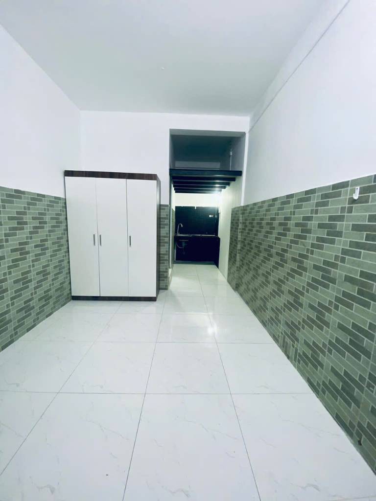 Phòng trọ Bạch Đằng ngay sân bay, trệt, đủ tiện nghi cửa sổ trời
