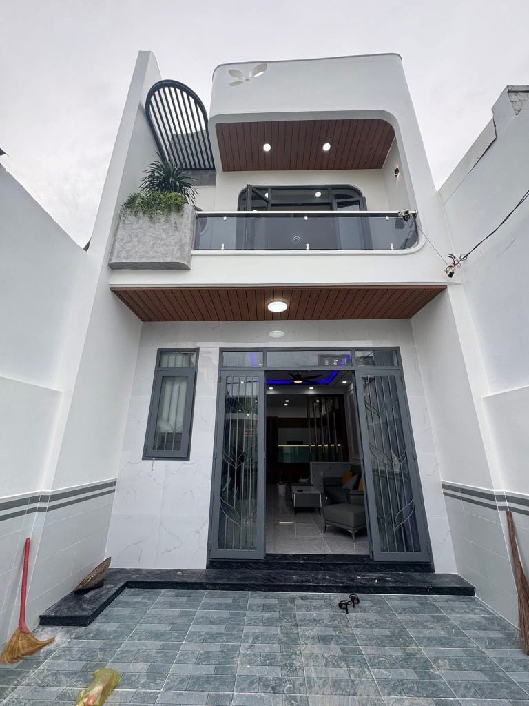 CẦN BÁN GẤP NHÀ 1TRỆT 1LẦU NGAY KCN CẦU TRÀM – CẦN ĐƯỚC LONG AN – 99.3m2 – 2 TỶ350 SHR