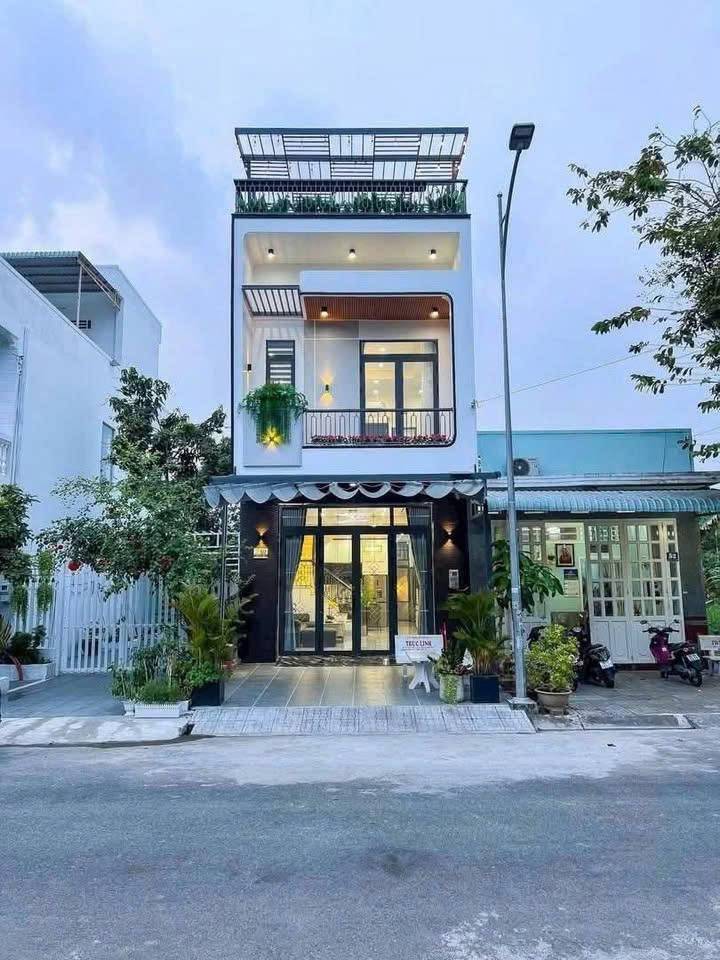 2tỷ4 Nhà Phố Full Nội Thất - Sổ Hồng Riêng -Trong Khu Dân Cư Sầm Uất.Ngay Trung Tâm Chợ