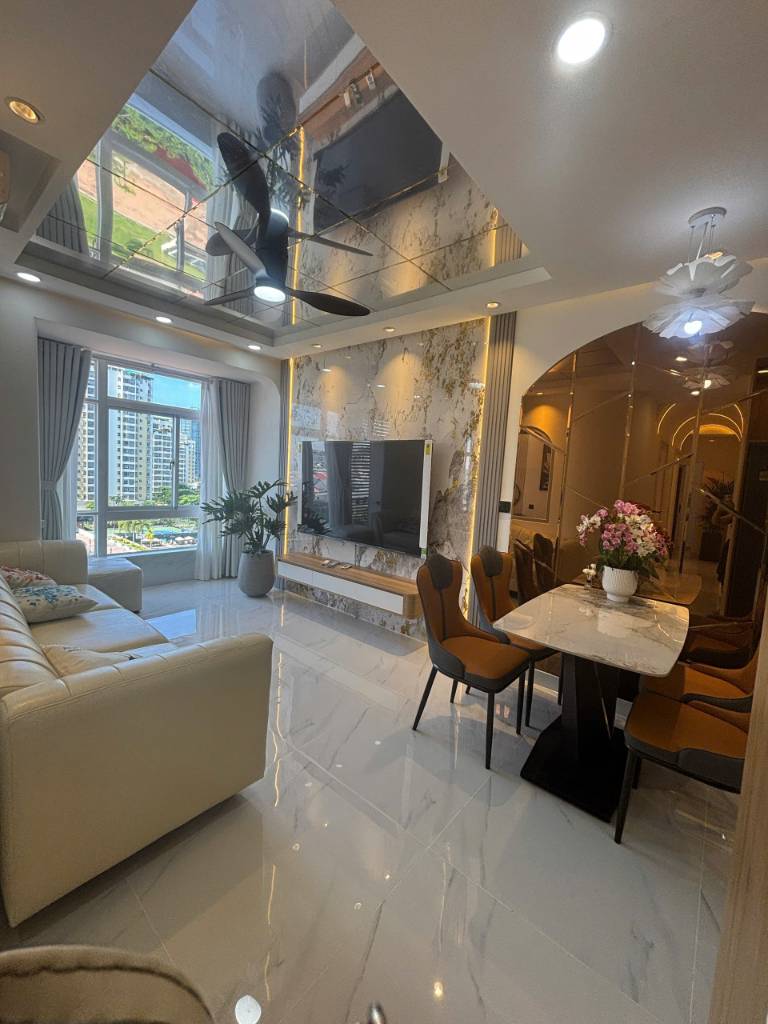 Cần bán nhanh căn hộ Sky garden 3, PMH, Q7, TK 3PN nhà mới đẹp, views hồ bơi, giá chỉ 5,7 tỷ