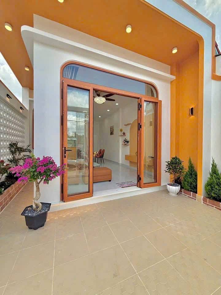 CHỦ NGỢP CẦN BÁN GẤP CĂN NHÀ CẤP 4 CÒN MỚI CHỈ 400TR, NGAY KHU DU LỊCH BỬU LONG