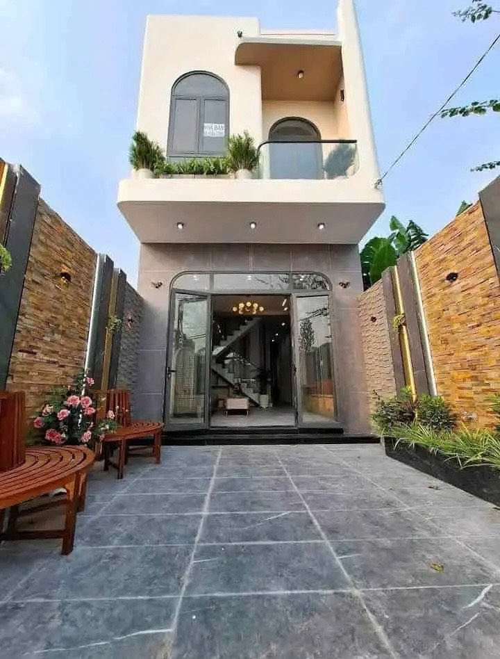 TIN NÓNG: BÁN GẤP NHÀ 1TRỆT 1LẦU GẦN CHỢ BÌNH CHÁNH – CẦN ĐƯỚC LONG AN – 87m2 – GIÁ CHỈ 2 TỶ300 SHR