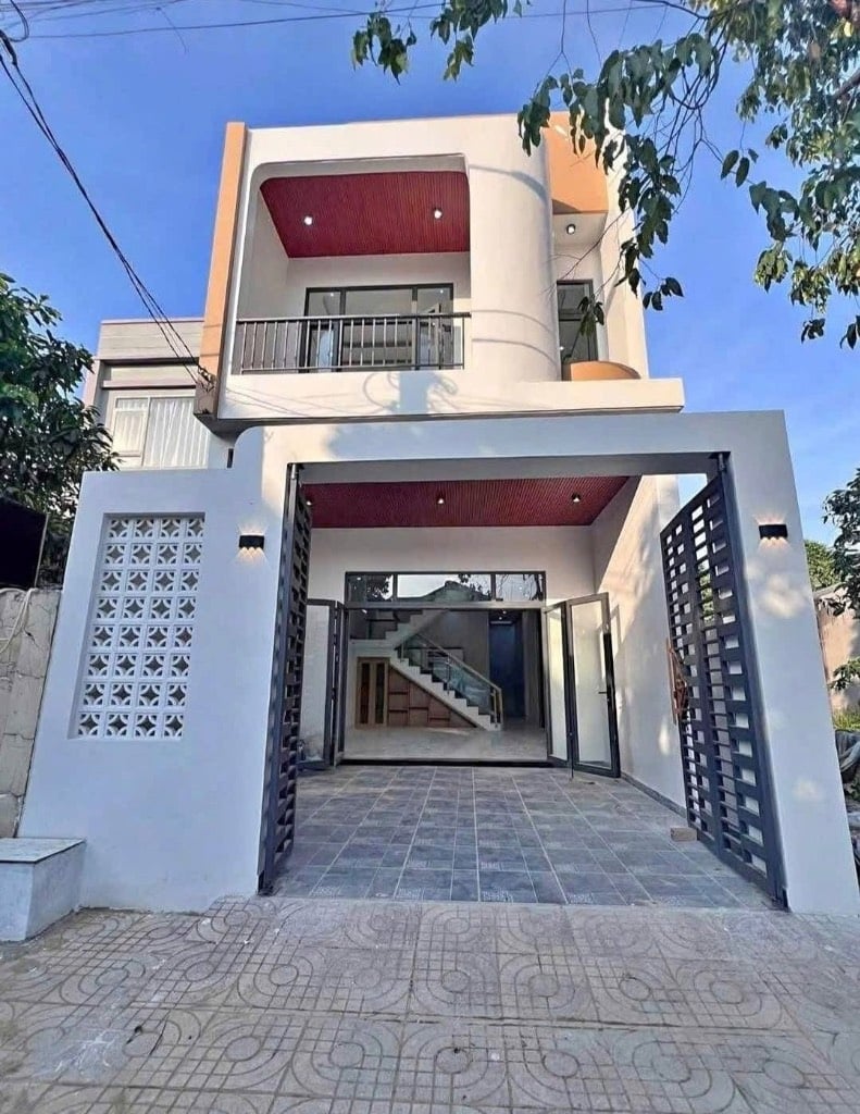 TIN NÓNG: NHÀ PHỐ 1TRỆT 1LẦU GẦN CHỢ BÌNH CHÁNH – CẦN ĐƯỚC LONG AN – 99m2 – GIÁ CHỈ 2 TỶ400 SHR