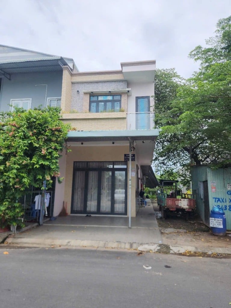 Bán dãy trọ 150m² (5x30m)  Tân Uyên gần KCN VSIP 2, gồm 1 kiot + 4 phòng, thu 8tr/tháng