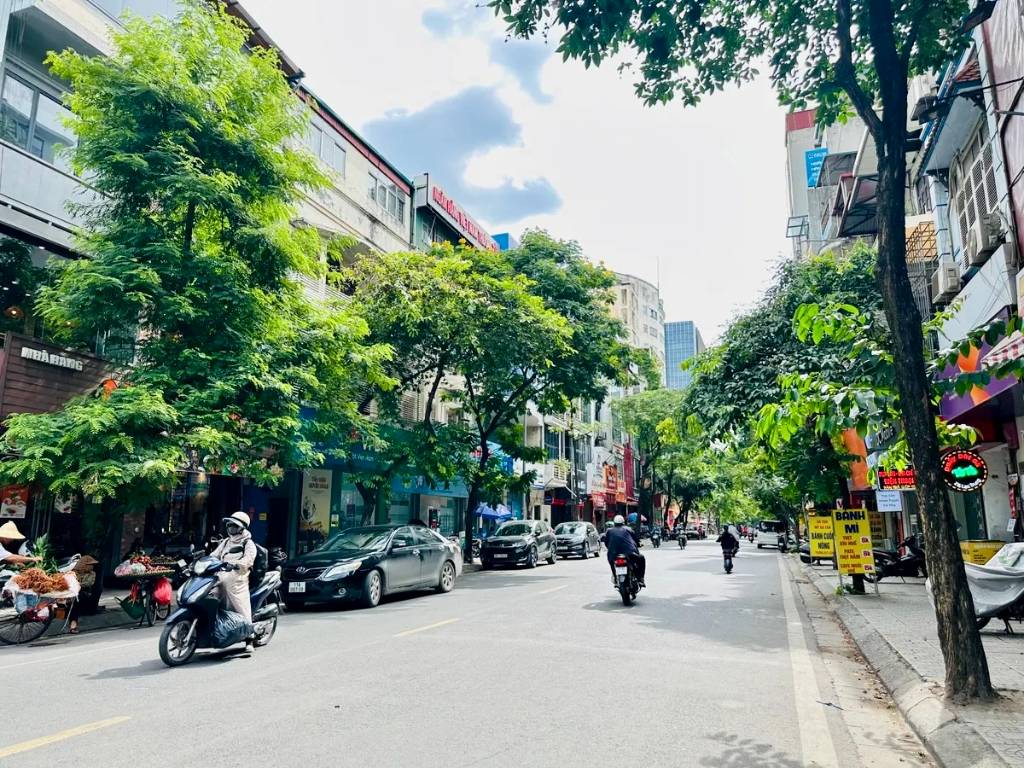Siêu phẩm nhà phố Lạc Trung, Thanh Nhàn 75m², 6 tầng, MT 5.8m, gara 2 ô tô, ngõ nông