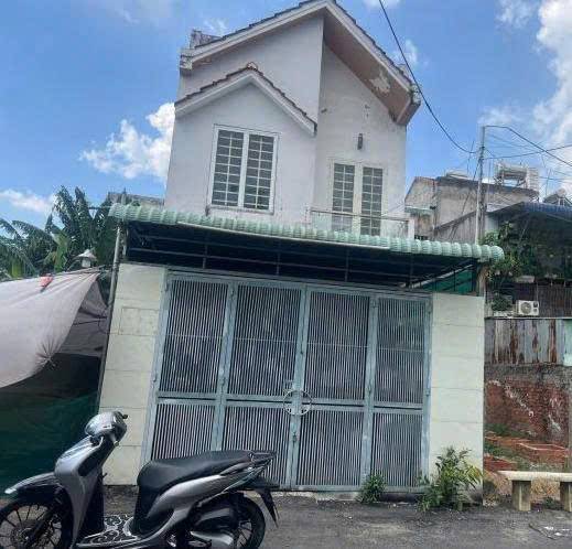KẸT TIỀN NÊN BÁN NHÀ VĨNH PHÚ 1T1L CHỈ 2 TỶ 200, SHR, GIÁP BỆNH VIỆN HẠNH PHÚC GẦN CHỢ ĐẦU MỐI