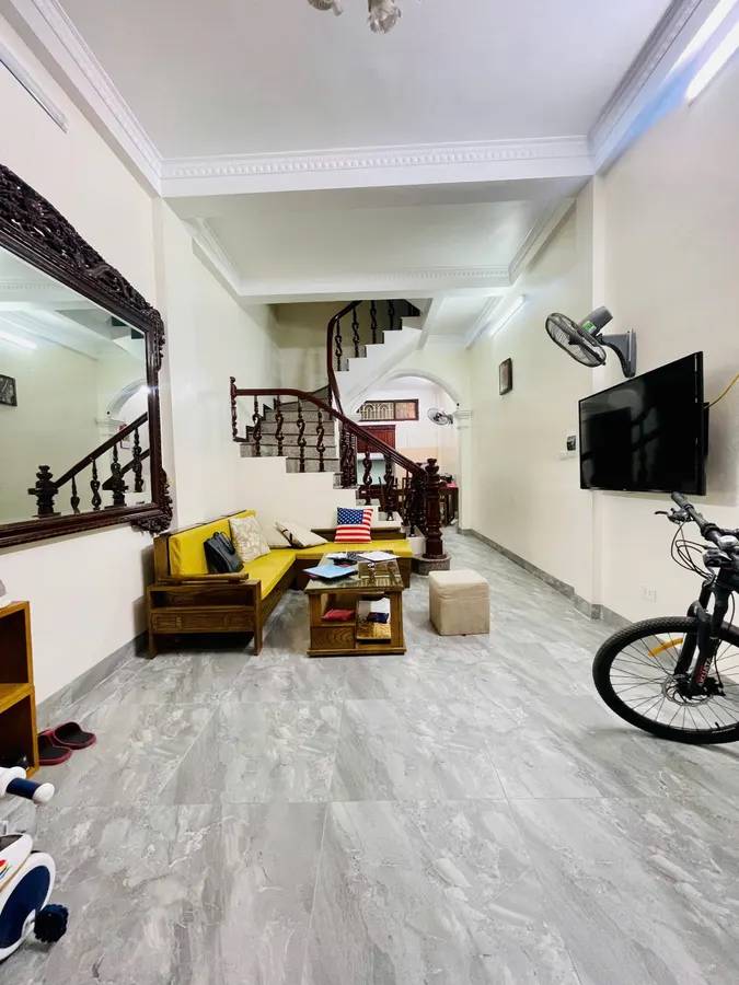 Nhà 6 tầng Pháo Đài Láng, Đống Đa – cách mặt phố ô tô 20m – giá chỉ 9.6 tỷ