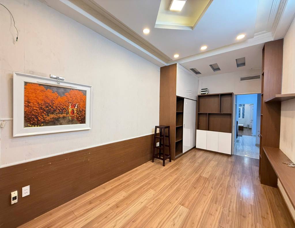 Bán nhà tại đường Cao Đạt Quận 5 dt( 3 x 16,6m) giá 9.7 tỷ