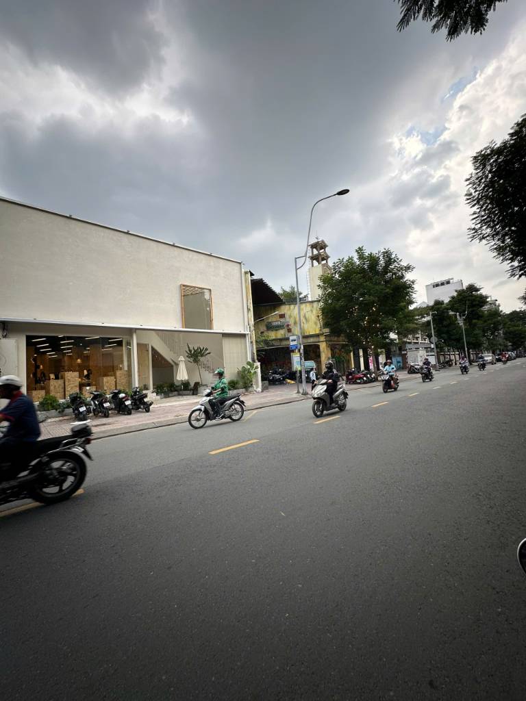 Bán Tòa Nhà Mặt Tiền Lê Văn Sỹ – Quận 3, Giá Tốt