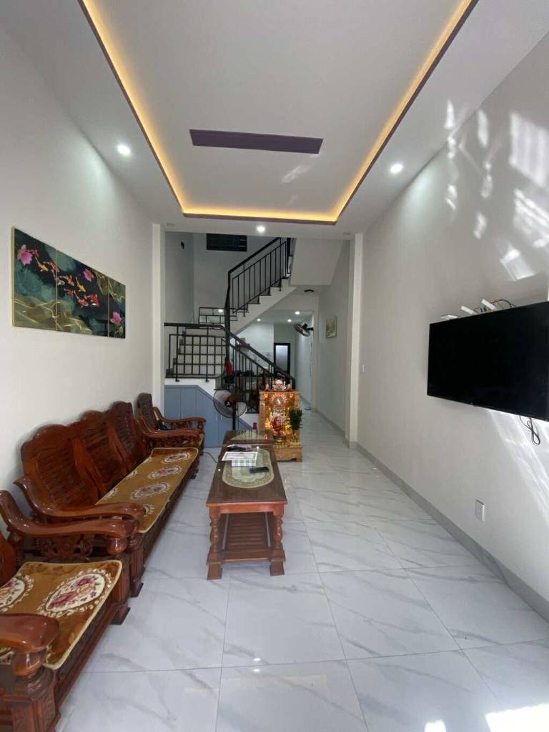 Căn nhà toạ lạc ngay gần đường Trường Chinh, Thanh Khê , Đà Nẵng, tuy là kiệt nhưng đường rộng 9m, lề 4m
