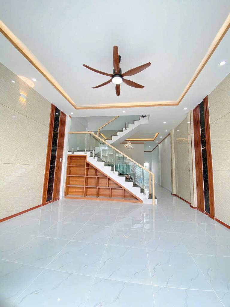 CẦN BÁN GẤP NÊN ĐANG HẠ GIÁ 200TR , NHÀ LẦU CUỐI ĐƯỜNG ĐỒNG KHỞI CHỈ 500TR SỞ HỮU NGAY