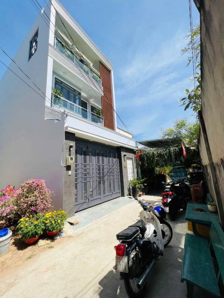 Chủ gửi bán nhà hẻm ô tô đường Lê Đình Quản, Quận 2 ( cũ ) gần chợ Cây Xoài, nhà 3 lầu ngang 6m