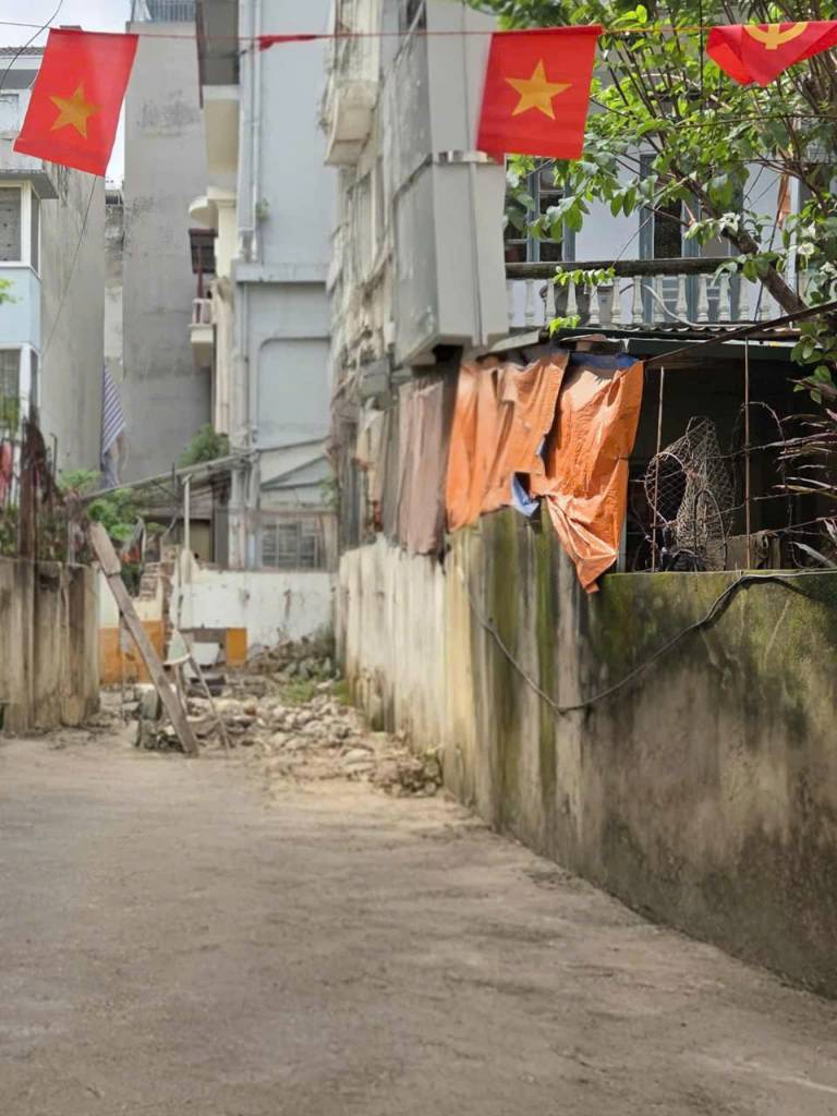 Bán Đất khu Lạc Long Quân, Tây Hồ, 85m2 Lô góc, Ngõ thông, Dòng tiền, An sinh tốt, Giá 12.5 Tỷ