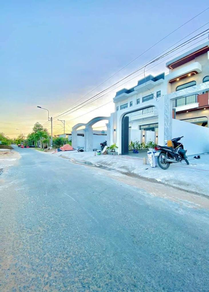 Nhà Phố Thiết Kế Hiện Đại, 90m² – Chỉ 2 Tỷ 300, Khu Dân Cư Sầm Uất