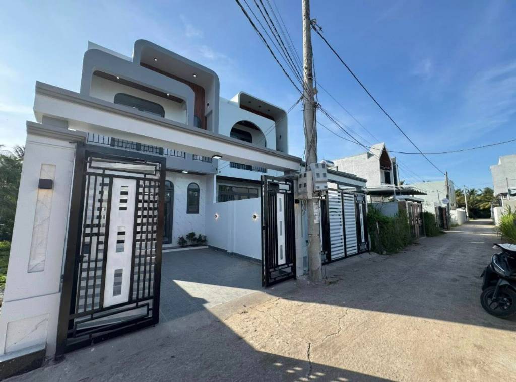 BÁN NHÀ GIÁ RẺ LONG AN – 102m² – SHR – CHỈ 2 TỶ 2