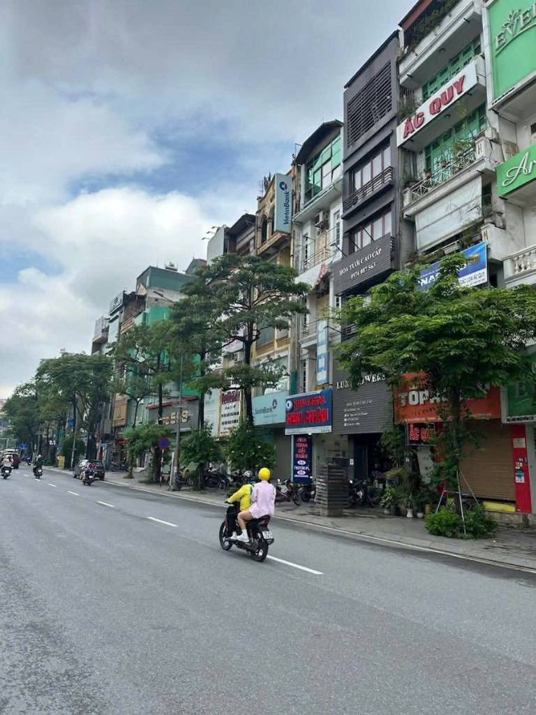CỰC VIP NGUYỄN CHÍ THANH KINH DOANH SẦM UẤT 
 TOÀ NHÀ SIÊU ĐẸP THANG MÁY NHẬP KHẨU MẶT TIỀN QUYỀNLỰC