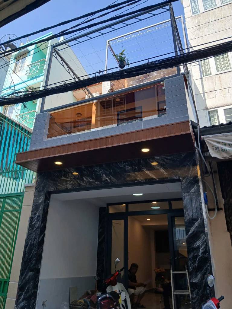 Bán nhà ngay chợ - hẻm 137 Trần Đình Xu, Quận 1, 3 tầng 4pn, 2mt trước sau