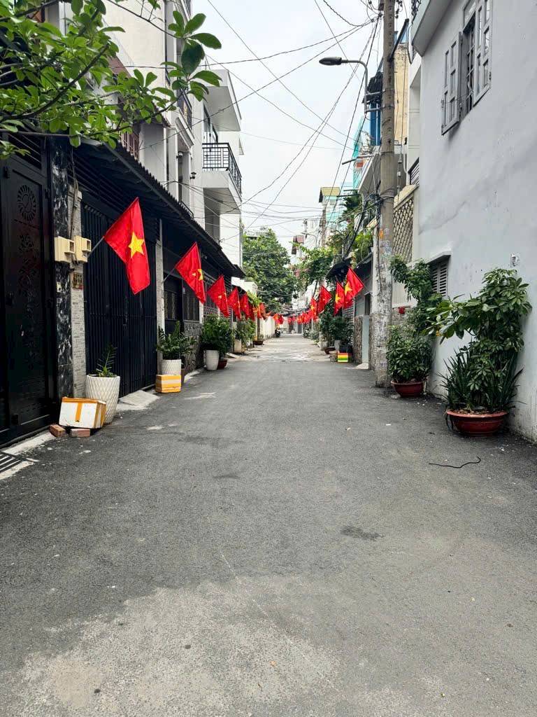 Bán nhà Nguyễn Tư Giản, Gò Vấp, Nhà 2 Tầng HXH Vào Nhà, 60m2, Chỉ Nhỉnh 5 Tỉ TL
