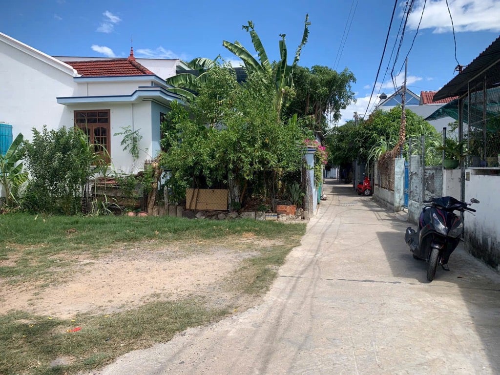 Bán lô đất đẹp ngay chợ Vĩnh Thái - Nha Trang ( Bây giờ là phường Nam Nha Trang)