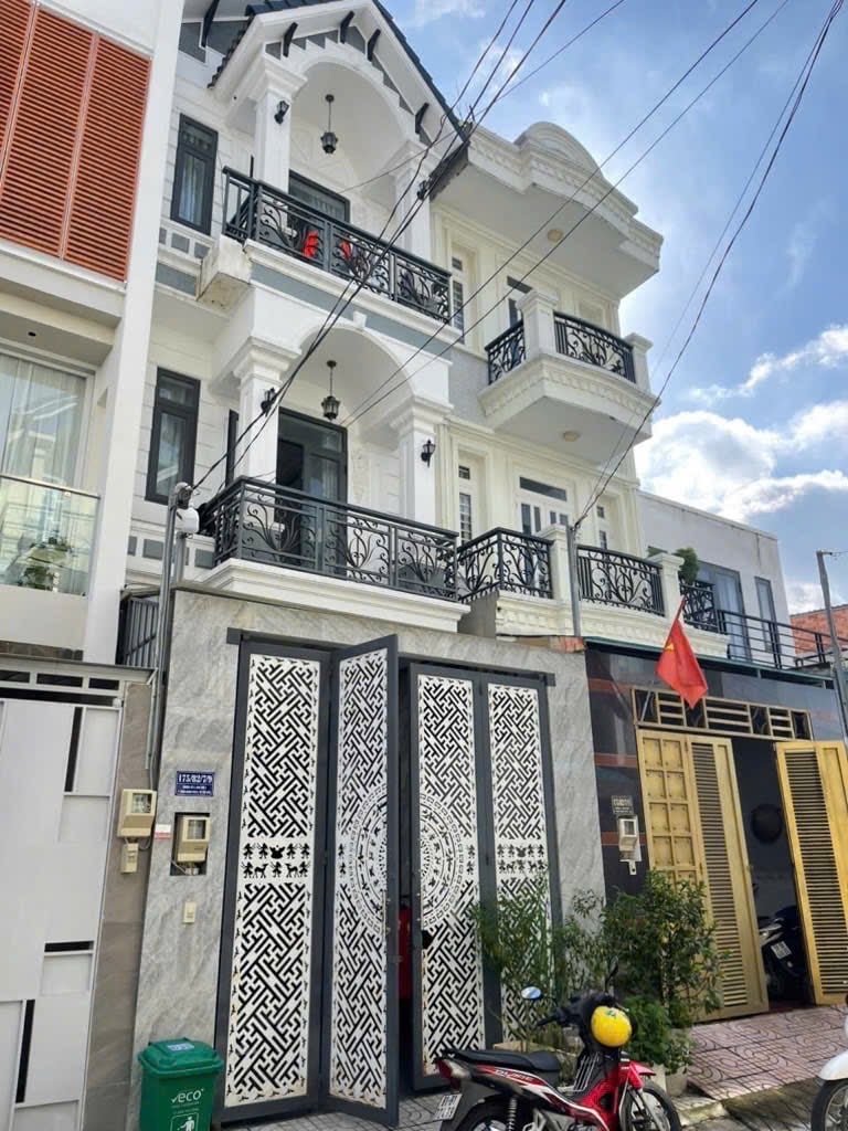 Bạn nhà 3 tângg, dt sản 150m2 , phường TNPB , Q9 , TpHCM
