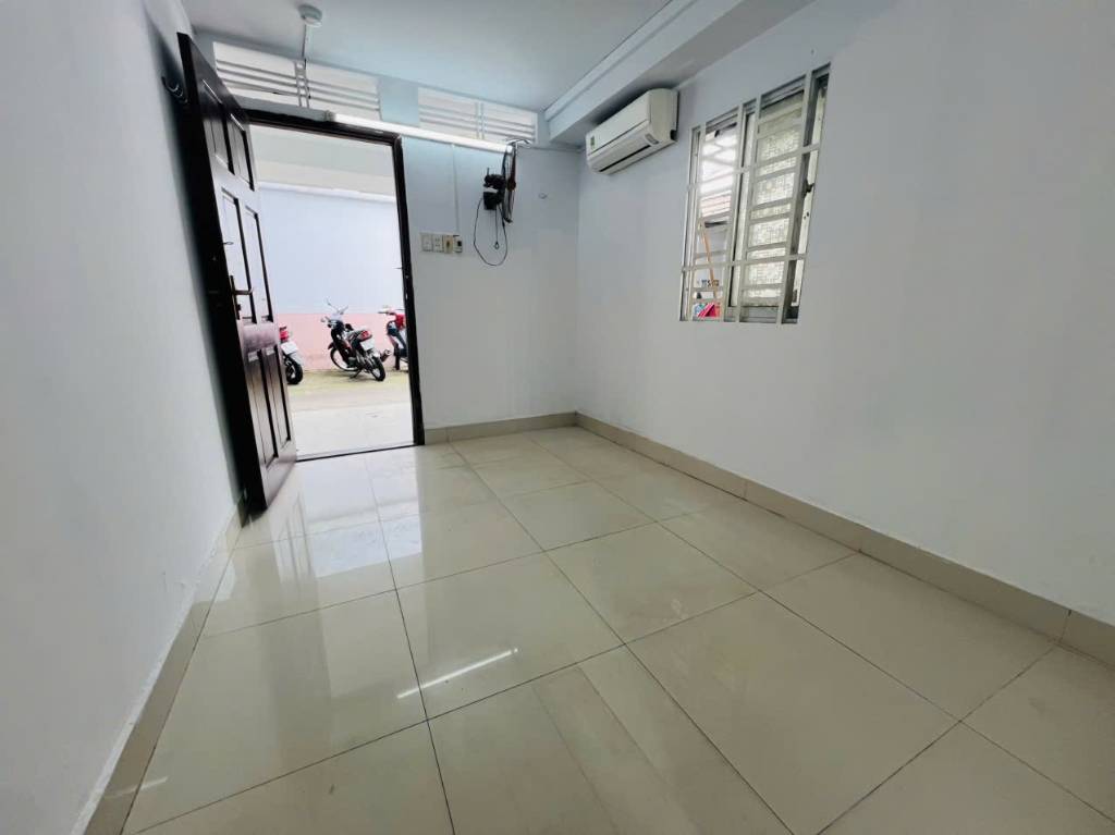 Phòng trọ p2 Tân Bình, gần học viện hàng không, cửa sổ đủ nội thất