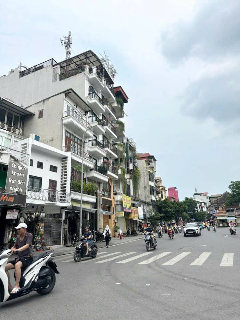 MẶT PHỐ HOÀNG CẦU, ĐỐNG ĐA, TRUNG TÂM VỈA HÈ VỊ TRÍ VÀNG KINH DOANH ĐỈNH CAO