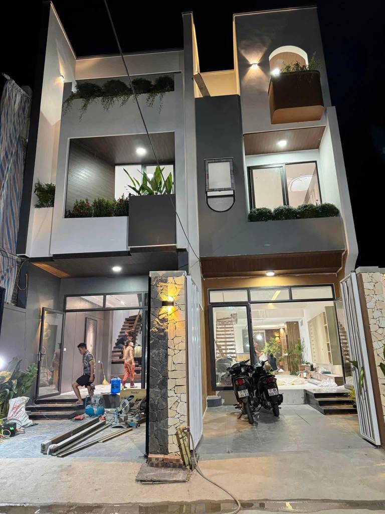 Chính Chủ Bán Nhà Mới Xây - Khu Dân Cư Đông Đúc - Full Nội Thất - Giá Chỉ 2 Tỷ 4