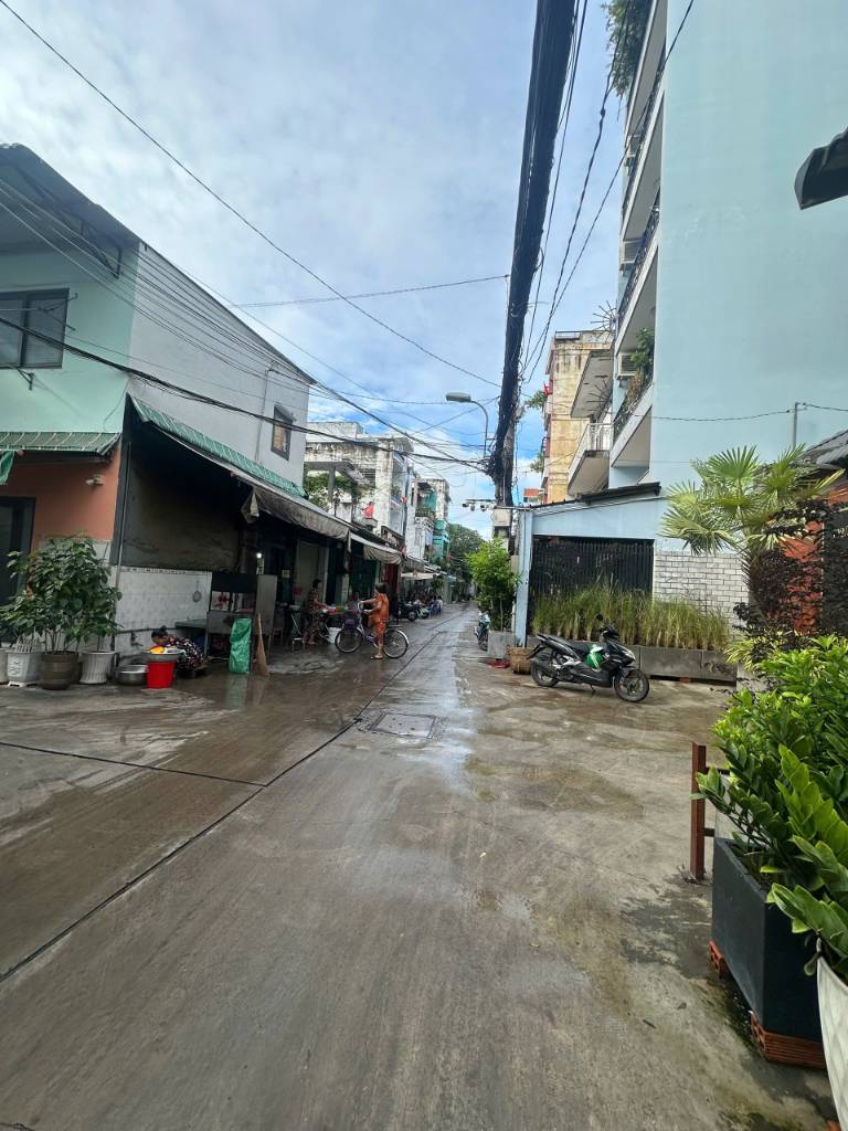 Bán Nhà 3 Mặt Tiền, hẻm 2 xe hơi Quận 11 – DT 3.5x17.8m – Giá dưới 8ty