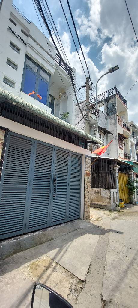 Bán nhà Hiệp Bình Chánh, nhà 2 tầng, HXH, cần bán gấp giảm giá từ 6,9 tỷ còn 5,5 tỷ