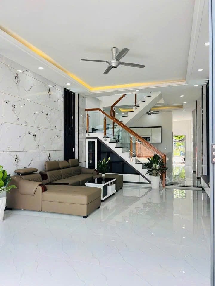 NHÀ GẦN CHỢ BÌNH CHÁNH 90M² 2TỶ2– KDC ĐÔNG ĐÚC – THUẬN TIỆN KINH DOANH