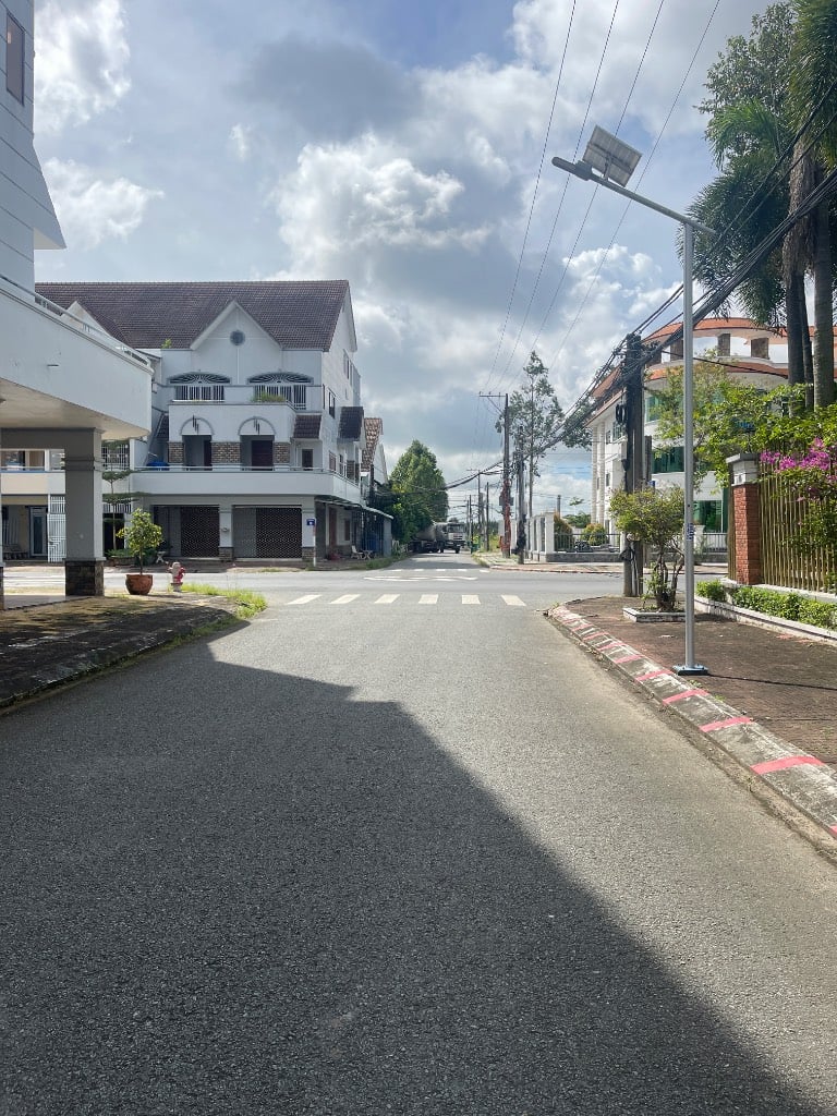 Cần bán nhà 1 trệt 1 lầu KDC đầu tư mới đang phát triển, xây mới hoàn toàn tặng gói nội thất 100tr