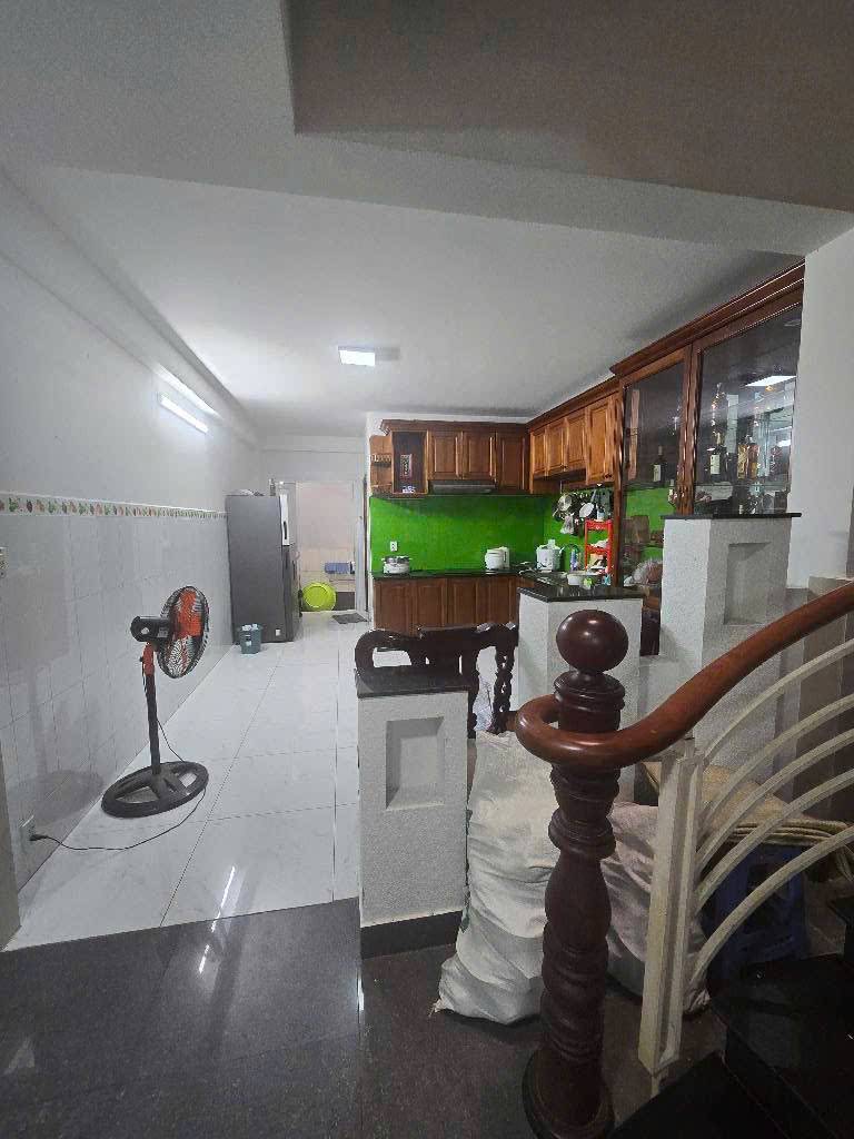 Bán nhà 5 tầng ngay chợ Tân Mỹ, DTSD 300m2, thu nhập 360tr/năm, pháp lý chuẩn
