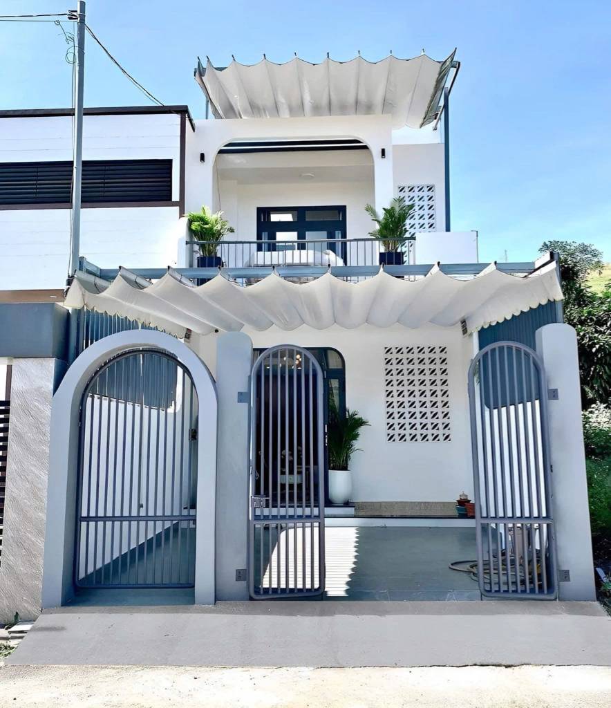 Bán Nhà Mới Xây Gần Chợ Bình Chánh - Phong Cách Châu Âu - Giá Chỉ 2 Tỷ 5 - Đã Hoàn Công