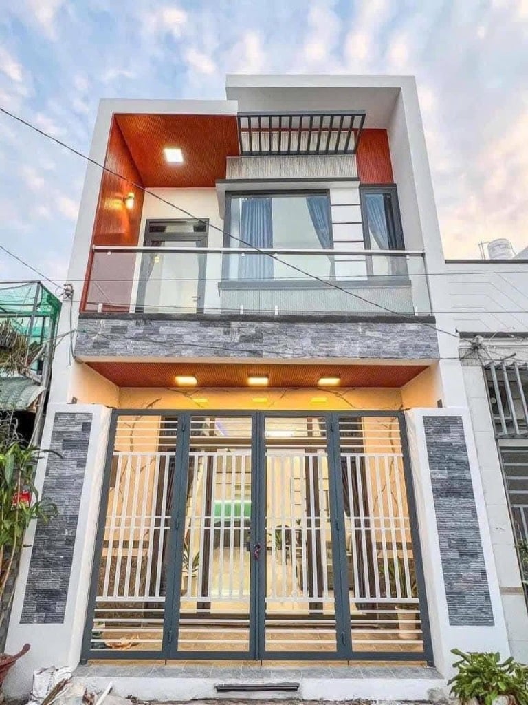 CẦN TIỀN BÁN GẤP NHÀ PHỐ GẦN CHỢ BÌNH CHÁNH – LONG AN – 103m² – GIÁ CHỈ 2 TỶ430 SHR