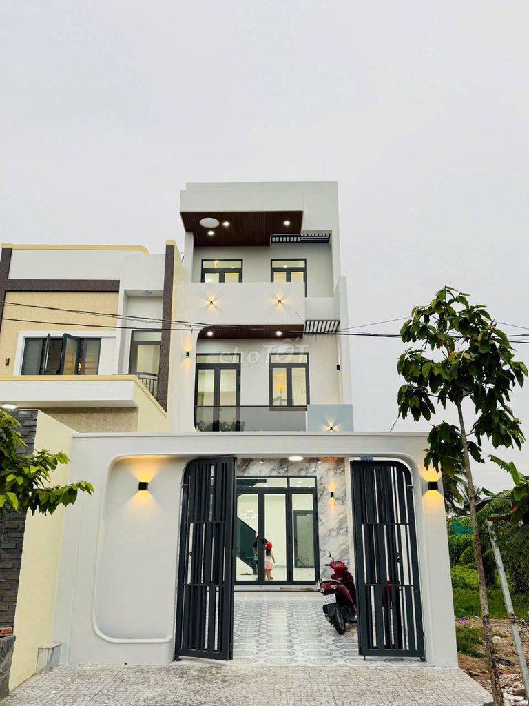 Nhà lầu 3 tầng mới 100%, Mặt tiền Huyện 95, gần Quán cafe Chất, Phường Trung An