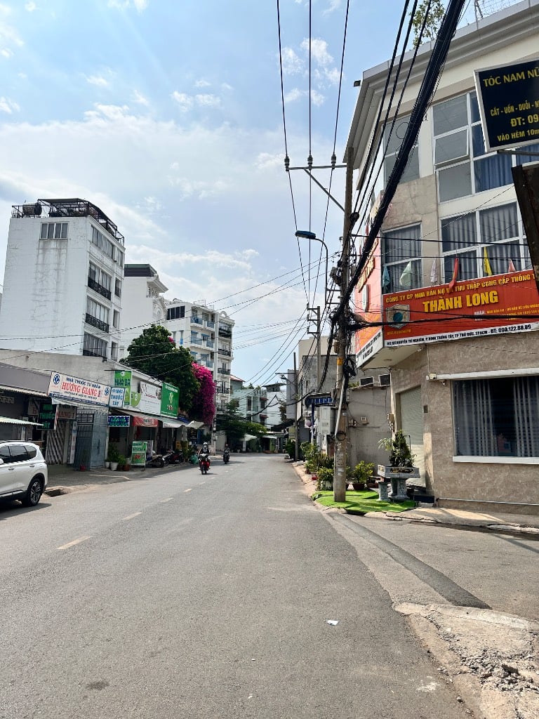 -Cần bán đất mặt tiền đường Nguyễn Tư Nghiêm, Quận 2, TP Thú Đức, TP HCM