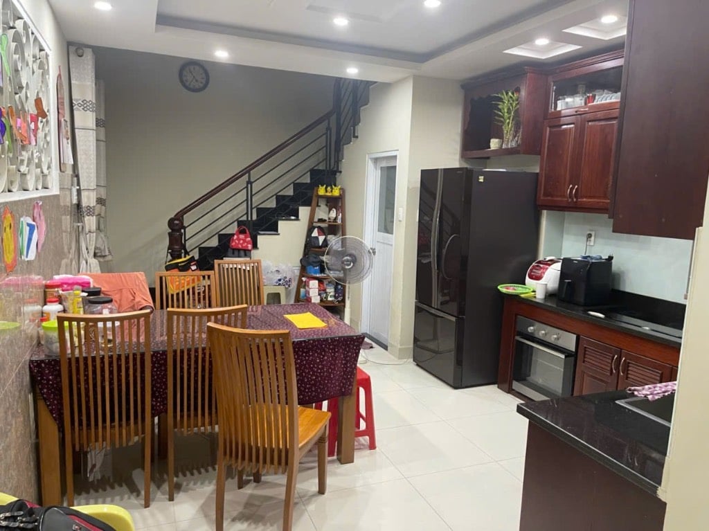 Bán nhà BTCT chính chủ gần cư xá Lữ Gia, trường đua Phú Thị