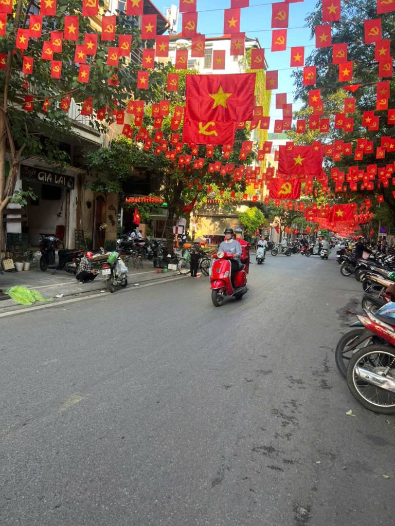 CHỈ 4,88 TỶ CÓ NGAY CĂN HỘ TRUNG TÂM THỔ QUAN - ĐỐNG ĐA - DT 100 M2 - FULL NỘI THẤT - Ở LUÔN