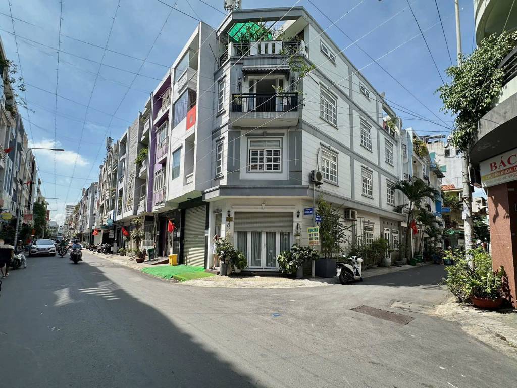 Góc 2 Mặt Tiền Hoa Lan PN – 4x16m – 4 Tầng – Nhà Mới Thiết Kế Kiểu Pháp – Giá Cực Hot 26.5 Tỷ