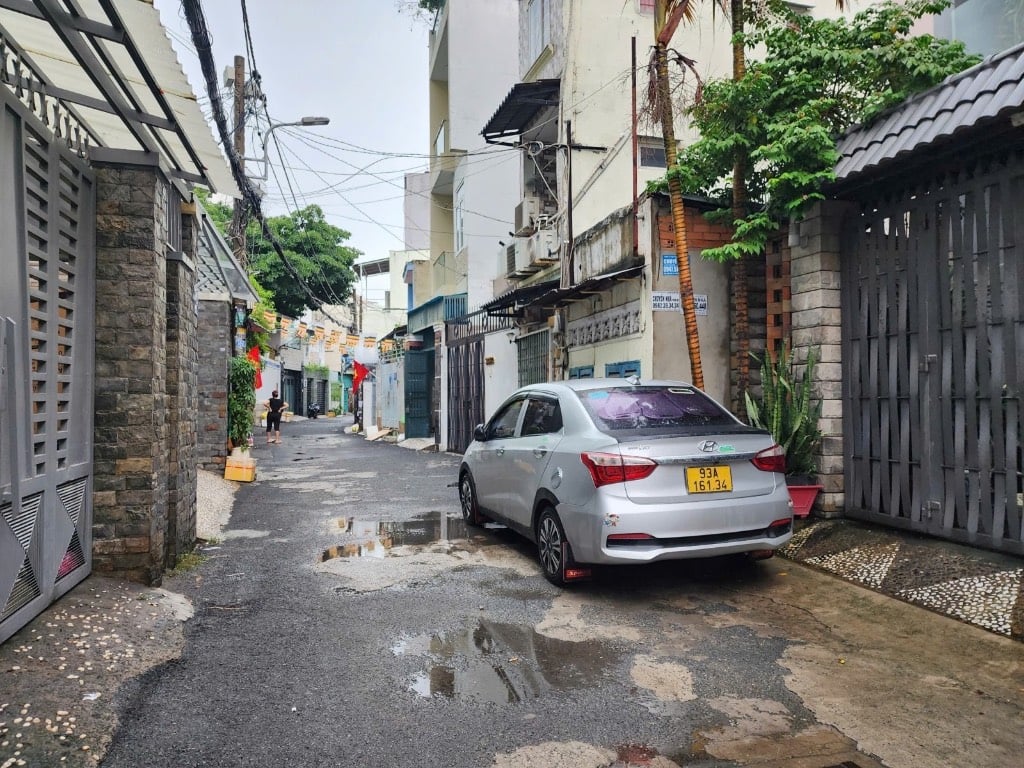 Bán Nhà 65m2 3 Tầng Lê Trọng Tấn, Tân Phú, Ngay Đại Học Công Thương chỉ 5.6 tỷ.