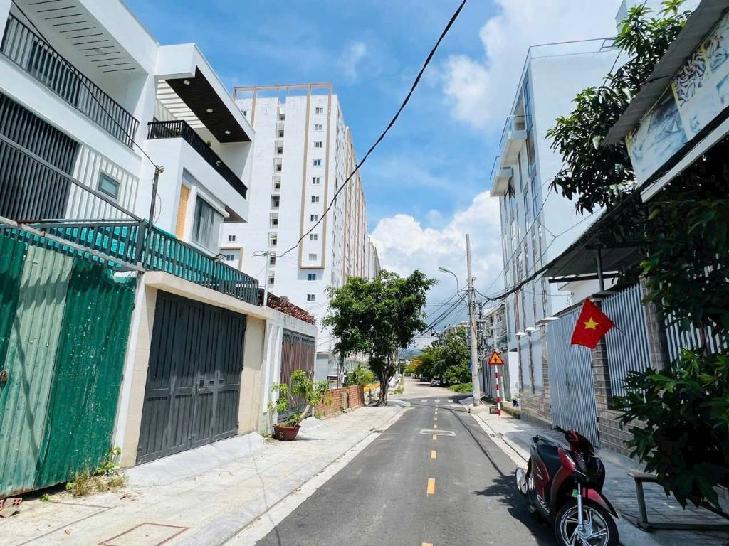 Bán đất Mặt tiền Phan Thị Niên - ngang gần 10m - Cách biển Hòn Chồng 700m