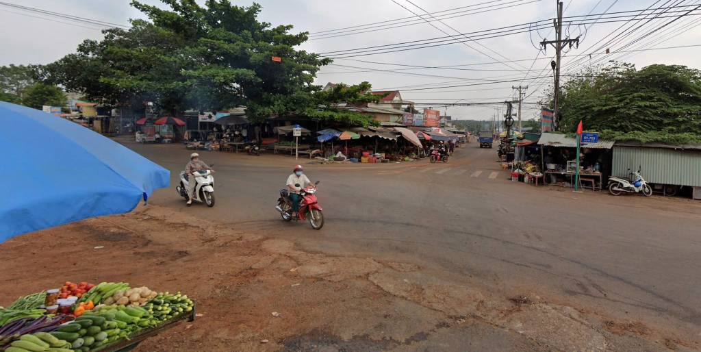 Đất tuyến Xuyên Tâm, Bình Phước, 200m2 ,100m2 thổ cư , giá 300tr