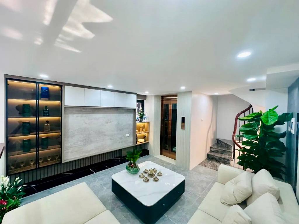 Bán nhà Minh Khai lô góc 2 mặt thoáng – 7 tầng – thang máy – nội thất xịn – giá 9.8 tỷ