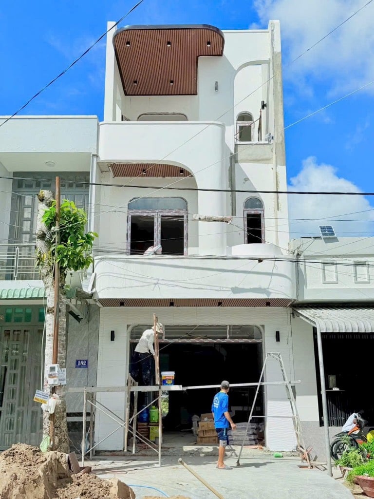 Bán Nhà 2 Lầu Mới 100% Full Nội Thất KDC Hồng Loan, Cái Răng, Cần Thơ – 4PN, Giá 5.89 Tỷ