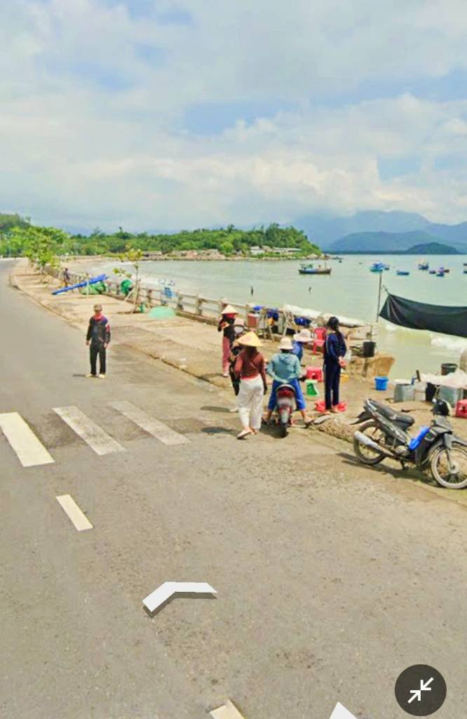 Bán đất mặt tiền Phạm Văn Đồng - đường nhựa 26m - bên kia là biển Lương Sơn