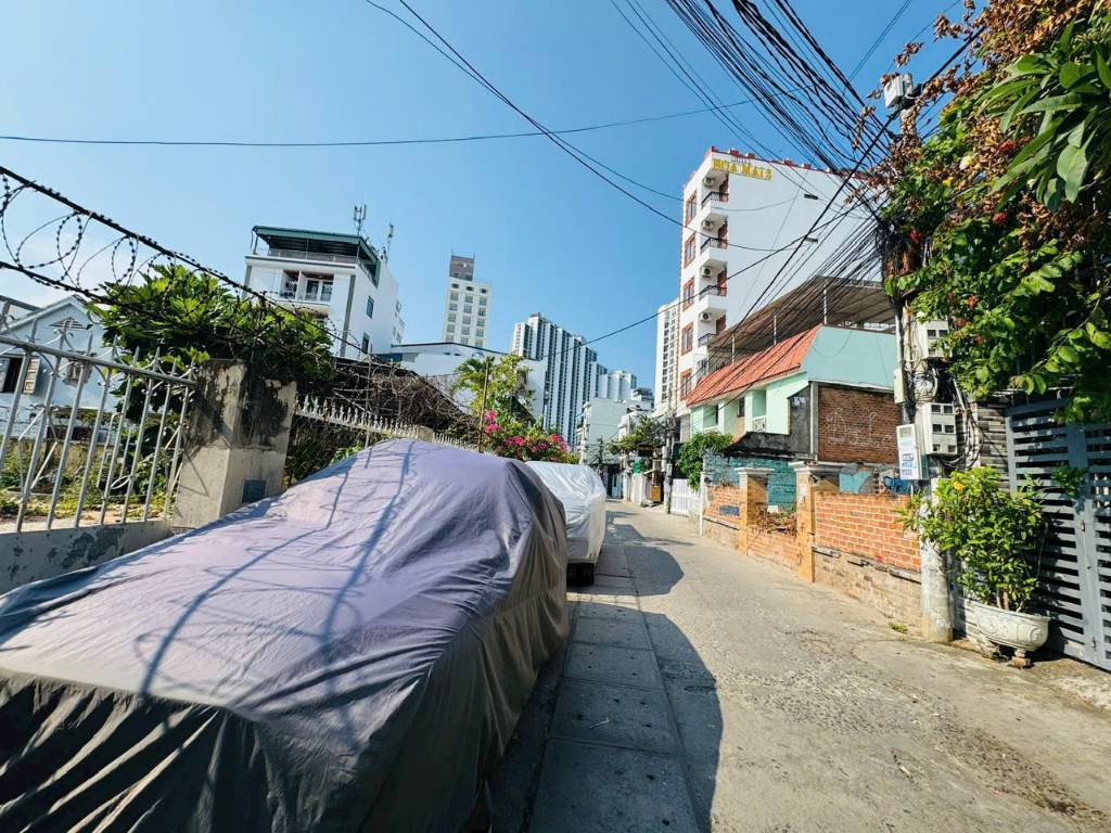 Đất mặt tiền đường Sao Biển - ngang 9,9m - Cách biển Hòn Chồng 250m