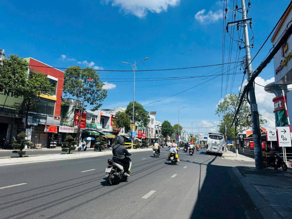 Đất mặt tiền đường 23/10 - sát Siêu Thị Lotte - Cách biển Trần Phú 2,5km